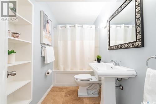 702 Lynd Crescent, Saskatoon, SK - Indoor Photo Showing Bathroom