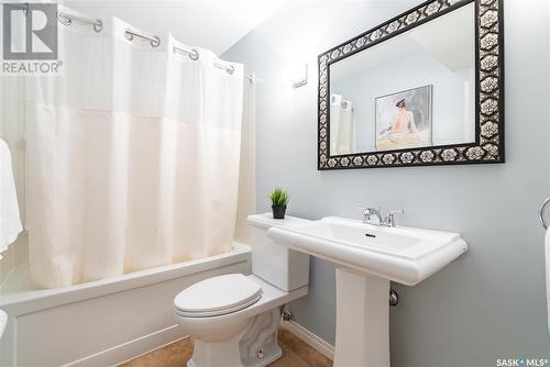 702 Lynd Crescent, Saskatoon, SK - Indoor Photo Showing Bathroom