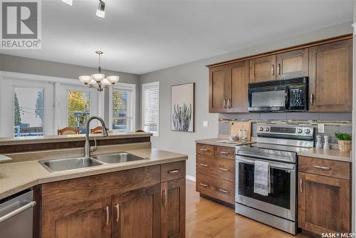 702 Lynd Crescent, Saskatoon, SK - Indoor Photo Showing Kitchen With Double Sink