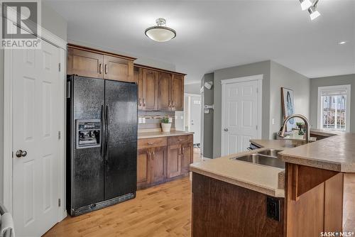 702 Lynd Crescent, Saskatoon, SK - Indoor Photo Showing Kitchen With Double Sink