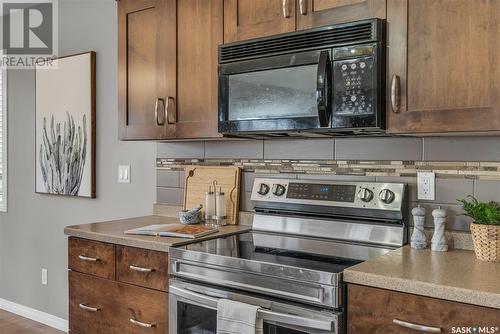 702 Lynd Crescent, Saskatoon, SK - Indoor Photo Showing Kitchen