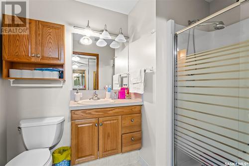 801 Keith Street, Moose Jaw, SK - Indoor Photo Showing Bathroom