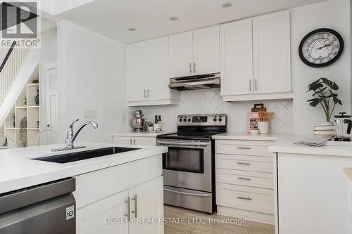 812 Duplex Avenue, Toronto, ON - Indoor Photo Showing Kitchen With Upgraded Kitchen