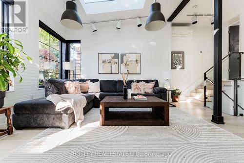 812 Duplex Avenue, Toronto, ON - Indoor Photo Showing Living Room