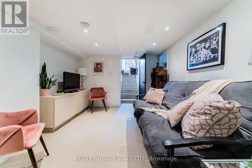 812 Duplex Avenue, Toronto, ON - Indoor Photo Showing Living Room