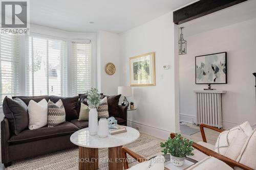 812 Duplex Avenue, Toronto, ON - Indoor Photo Showing Living Room