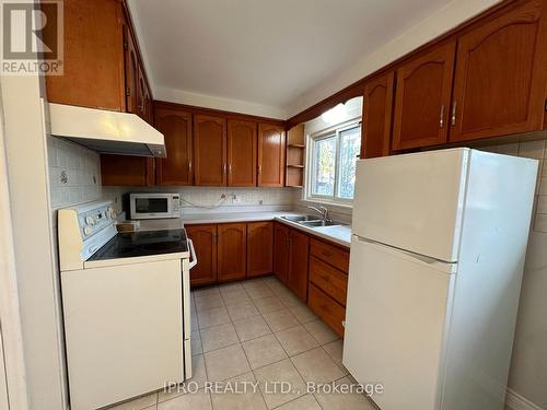 20 Highland Road W, Hamilton, ON - Indoor Photo Showing Kitchen With Double Sink