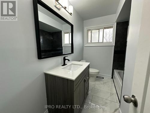 20 Highland Road W, Hamilton, ON - Indoor Photo Showing Bathroom