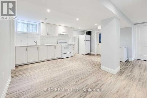 20 Highland Road W, Hamilton, ON - Indoor Photo Showing Kitchen