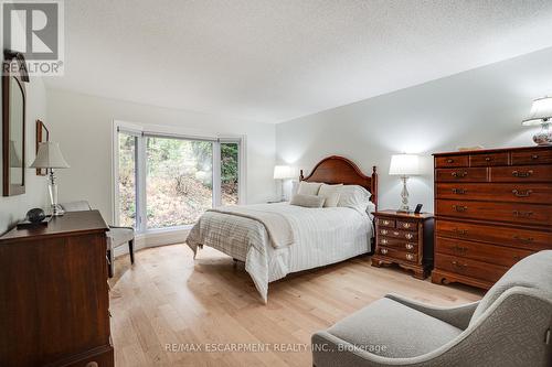 158 Sulphur Springs Road, Hamilton, ON - Indoor Photo Showing Bedroom