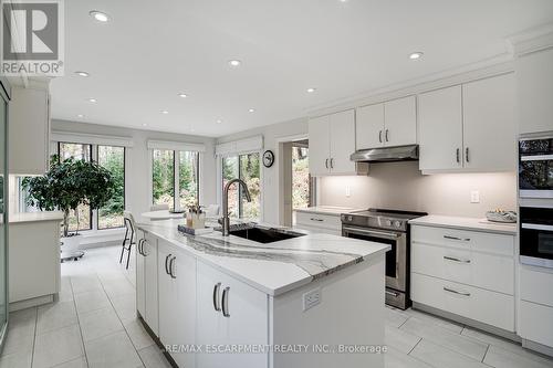 158 Sulphur Springs Road, Hamilton, ON - Indoor Photo Showing Kitchen With Upgraded Kitchen