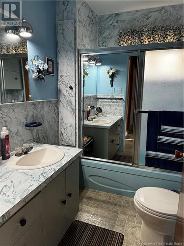 364 Du Pouvoir Road, Edmundston, NB - Indoor Photo Showing Bathroom