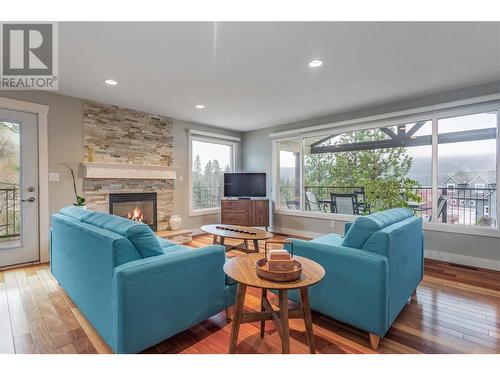 16621 Maki Road, Lake Country, BC - Indoor Photo Showing Living Room With Fireplace