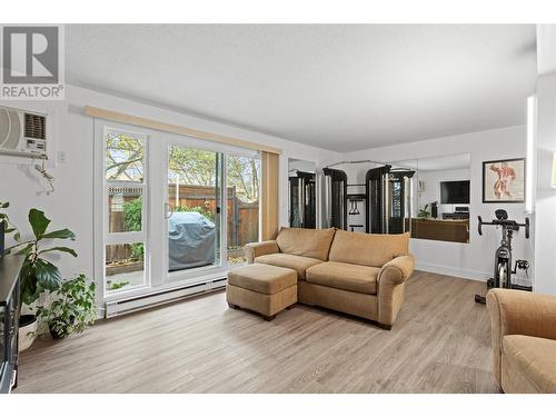 1809 40Th Avenue Unit# 11, Vernon, BC - Indoor Photo Showing Living Room