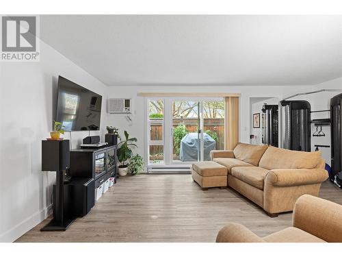 1809 40Th Avenue Unit# 11, Vernon, BC - Indoor Photo Showing Living Room