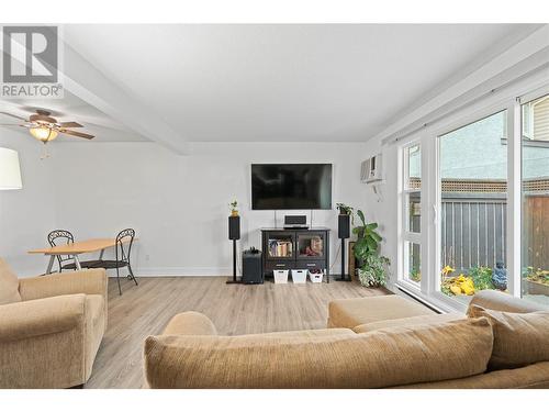 1809 40Th Avenue Unit# 11, Vernon, BC - Indoor Photo Showing Living Room