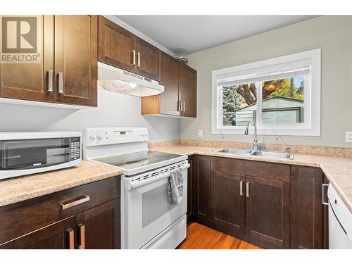 1809 40Th Avenue Unit# 11, Vernon, BC - Indoor Photo Showing Kitchen With Double Sink