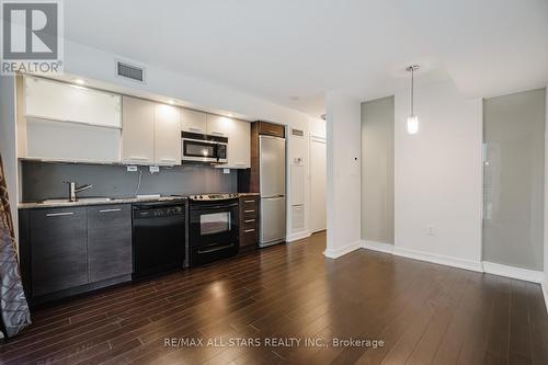 620 - 8 Telegram Mews, Toronto, ON - Indoor Photo Showing Kitchen