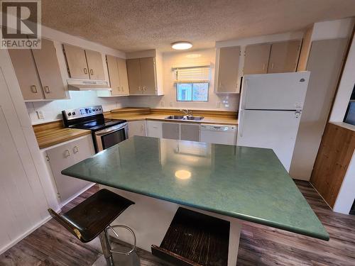 7261 Moose Road, Prince George, BC - Indoor Photo Showing Kitchen With Double Sink