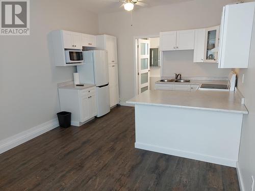 7261 Moose Road, Prince George, BC - Indoor Photo Showing Kitchen With Double Sink