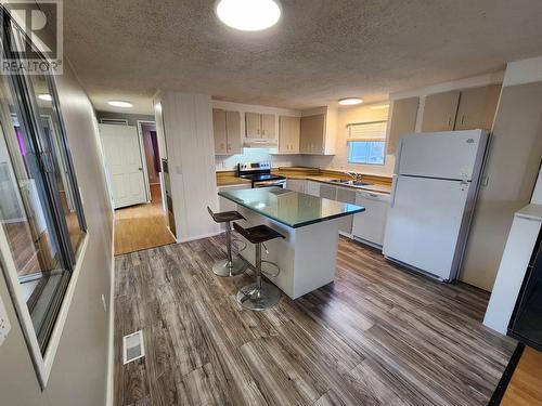 7261 Moose Road, Prince George, BC - Indoor Photo Showing Kitchen