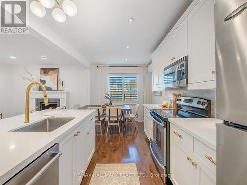 37 Briar Dale Boulevard, Toronto, ON - Indoor Photo Showing Kitchen With Upgraded Kitchen