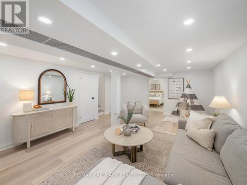 37 Briar Dale Boulevard, Toronto, ON - Indoor Photo Showing Living Room