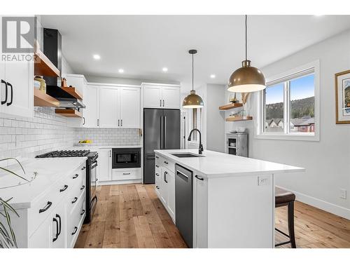 1353 Myra Place, Kamloops, BC - Indoor Photo Showing Kitchen With Upgraded Kitchen