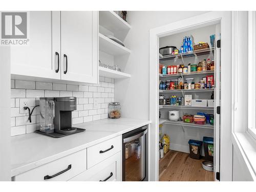 1353 Myra Place, Kamloops, BC - Indoor Photo Showing Kitchen