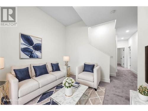 1353 Myra Place, Kamloops, BC - Indoor Photo Showing Living Room