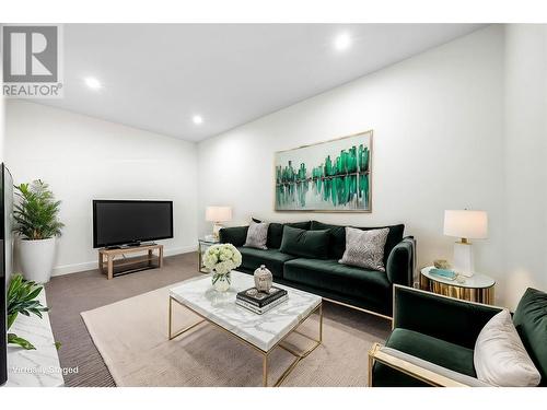 1353 Myra Place, Kamloops, BC - Indoor Photo Showing Living Room