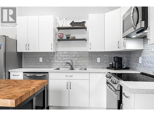 1353 Myra Place, Kamloops, BC - Indoor Photo Showing Kitchen With Double Sink With Upgraded Kitchen