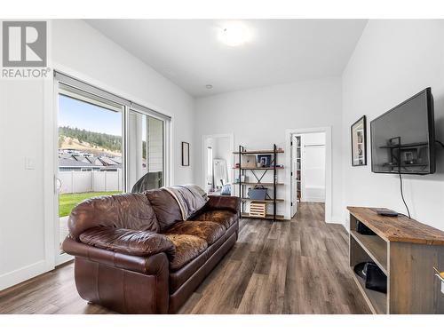 1353 Myra Place, Kamloops, BC - Indoor Photo Showing Living Room