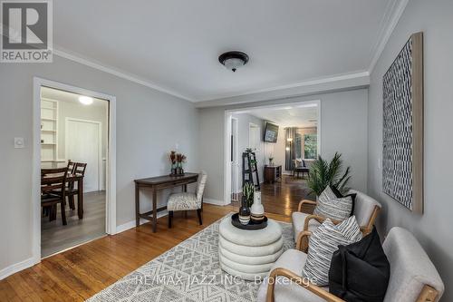 21 Maple Crescent, Kawartha Lakes (Lindsay), ON - Indoor Photo Showing Living Room