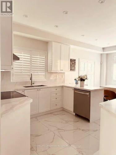 89 William Booth Avenue, Newmarket, ON - Indoor Photo Showing Kitchen