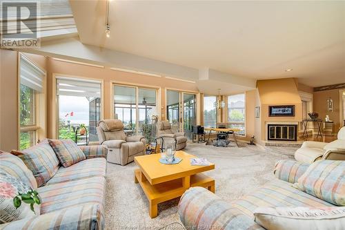 122 Cove Drive, Tecumseh, ON - Indoor Photo Showing Living Room