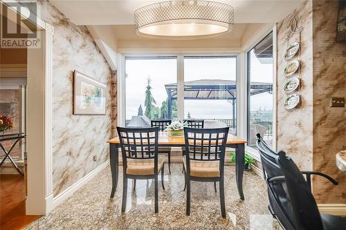 122 Cove Drive, Tecumseh, ON - Indoor Photo Showing Dining Room