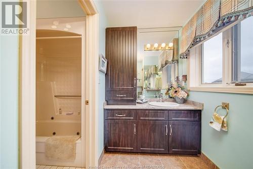 122 Cove Drive, Tecumseh, ON - Indoor Photo Showing Bathroom