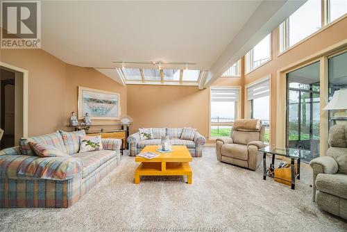 122 Cove Drive, Tecumseh, ON - Indoor Photo Showing Living Room