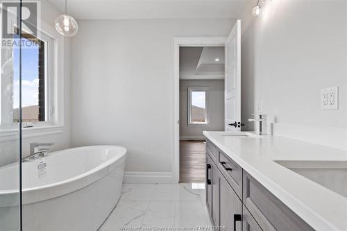 3654 Sutton Avenue, Windsor, ON - Indoor Photo Showing Bathroom