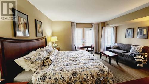 2074/75 - 90 Highland Drive, Oro-Medonte, ON - Indoor Photo Showing Bedroom