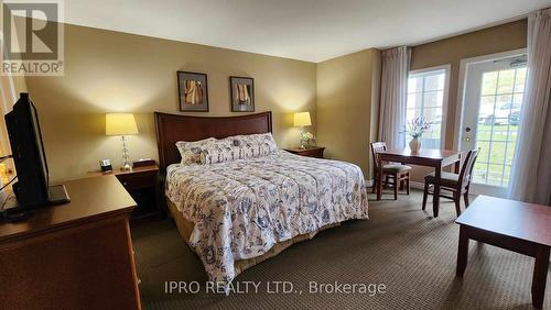 2074/75 - 90 Highland Drive, Oro-Medonte, ON - Indoor Photo Showing Bedroom