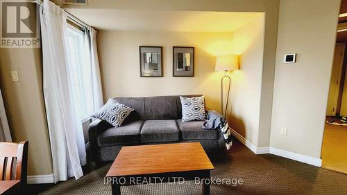 2074/75 - 90 Highland Drive, Oro-Medonte, ON - Indoor Photo Showing Living Room