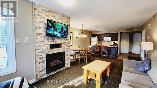 2074/75 - 90 Highland Drive, Oro-Medonte, ON - Indoor Photo Showing Living Room With Fireplace