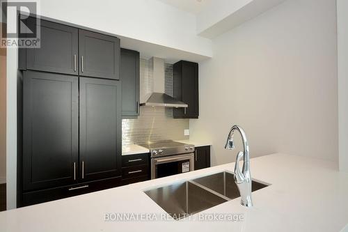 Lph3 - 4055 Parkside Village Drive, Mississauga, ON - Indoor Photo Showing Kitchen With Double Sink With Upgraded Kitchen