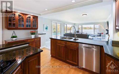 1104 Boucher Crescent, Ottawa, ON - Indoor Photo Showing Kitchen