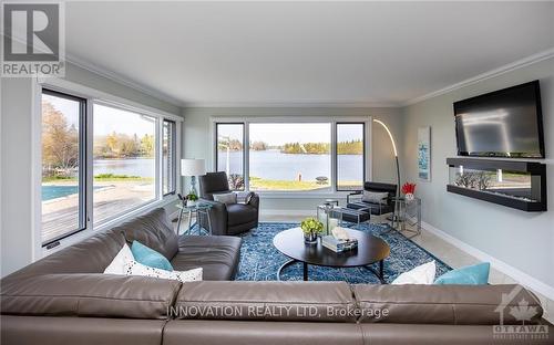 1104 Boucher Crescent, Ottawa, ON - Indoor Photo Showing Living Room