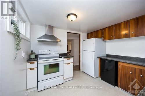 1104 Boucher Crescent, Ottawa, ON - Indoor Photo Showing Kitchen