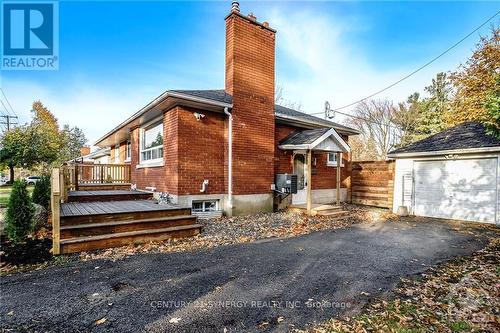 Separate entrance to lower unit - 29 Capilano Drive, Ottawa, ON - Indoor Photo Showing Bathroom