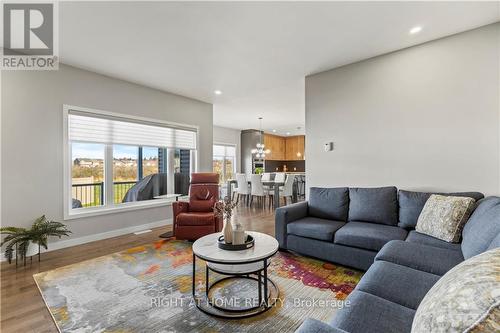 640 Cobalt Street, Clarence-Rockland, ON - Indoor Photo Showing Living Room